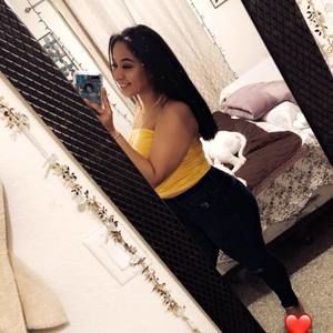 Meet your Posher, Alejandra